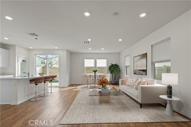 Foto del edificio - 880 Julie Pl