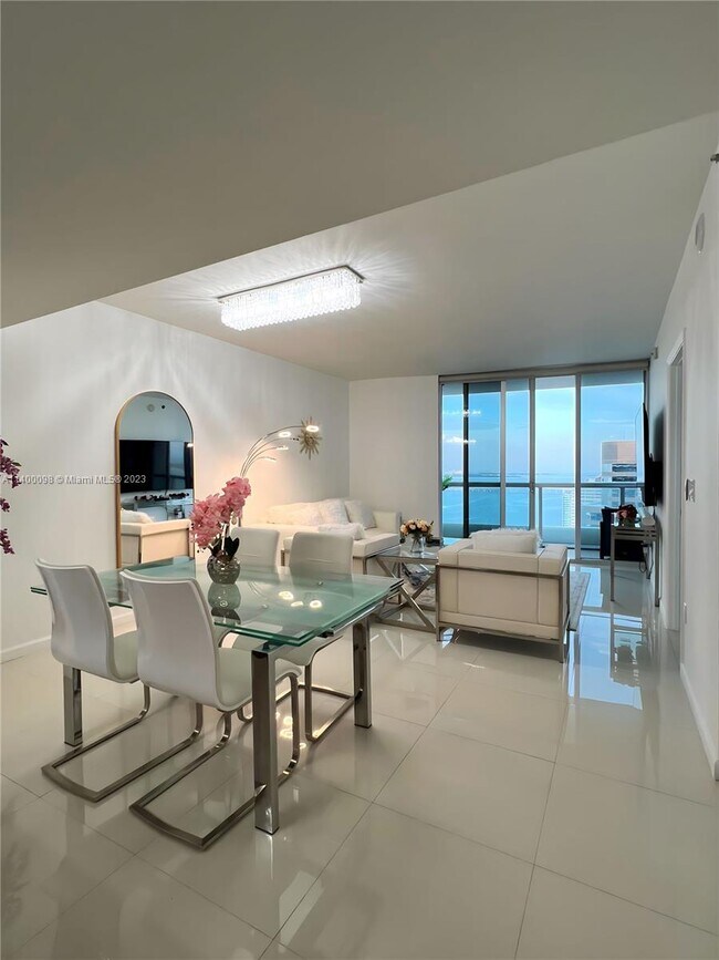 Building Photo - 485 Brickell Ave