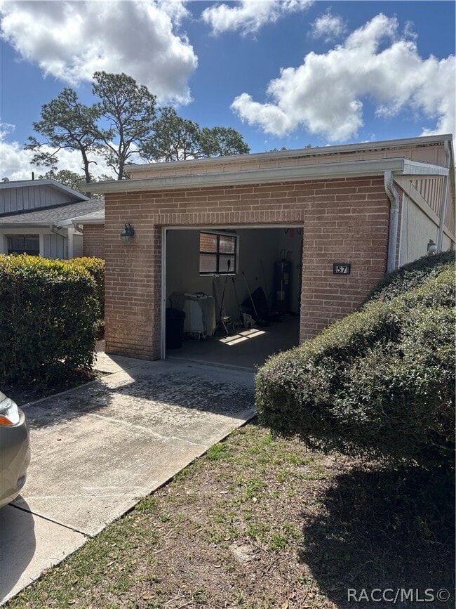 Building Photo - 57 Chinaberry Cir