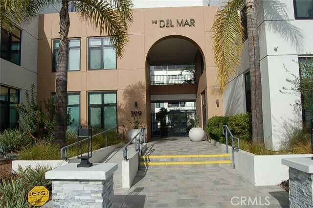 Foto del edificio - 399 E Del Mar Blvd