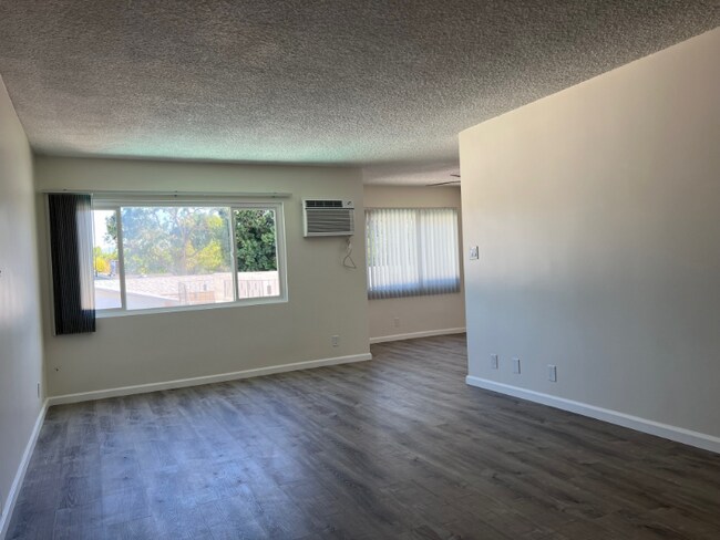 Foto del edificio - 13423 Burbank Blvd
