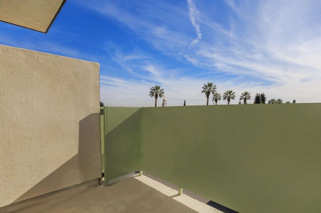 Interior Photo - Aqua Courtyard Suites