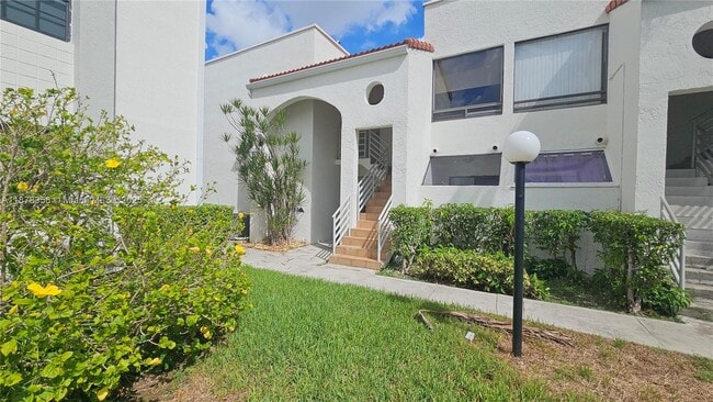 Foto del edificio - 3544 Magellan Cir