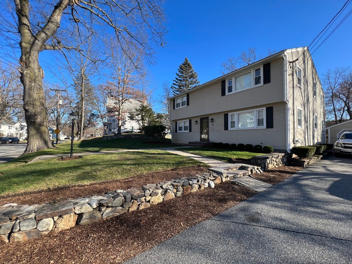 59 Haverhill St Unit 1, Andover, MA 01810 Condo for Rent in Andover