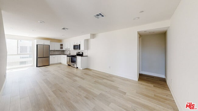 Building Photo - 953 Mariposa Ave