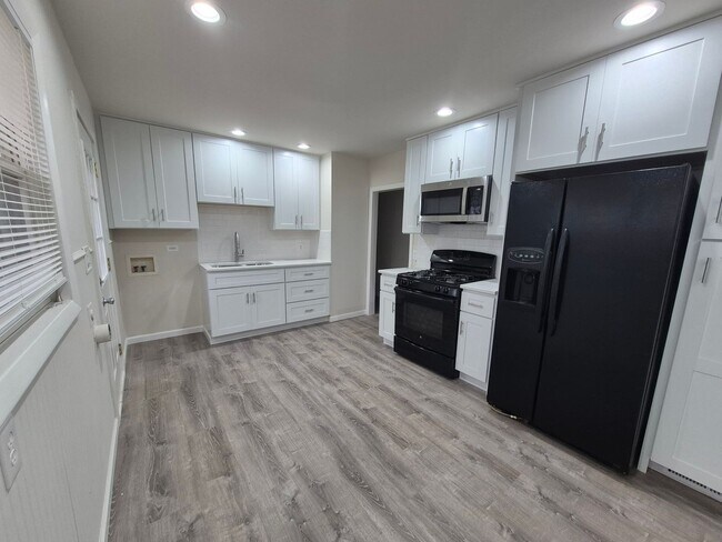 Foto del edificio - A must see 3-bedroom home!!