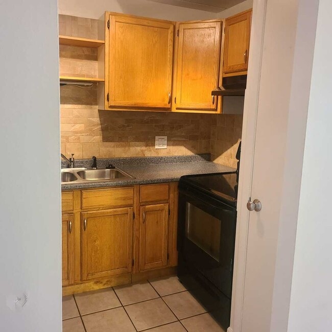 Foto del edificio - 1019 N Boxwood Dr