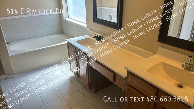 Building Photo - **$500 Off First Months Rent**Great 3 Bedr...