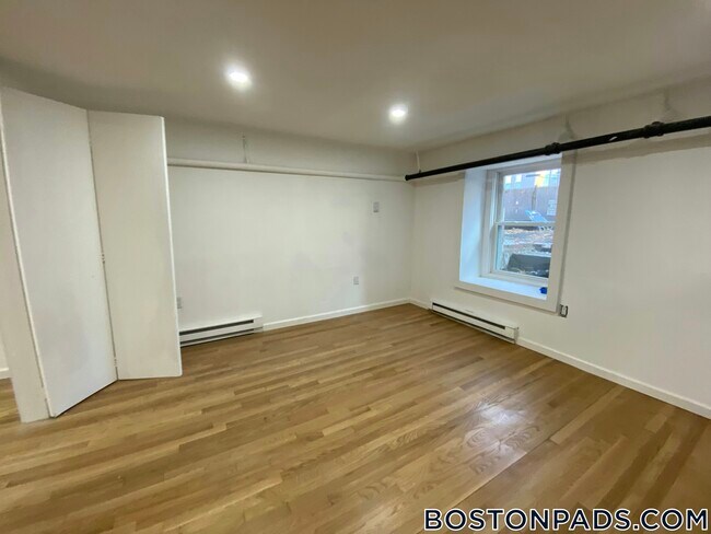 Foto del edificio - 686 Parker St