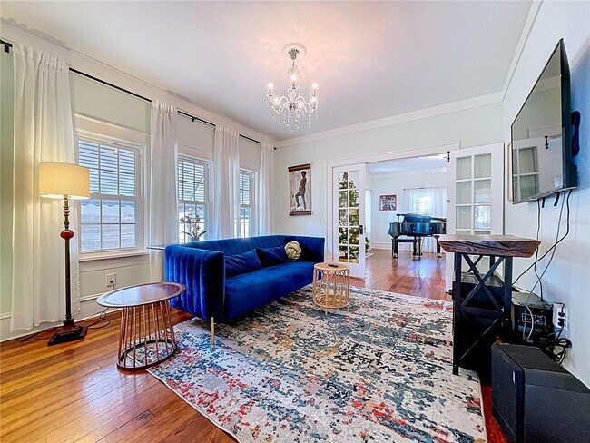 Foto del edificio - Timeless Bungalow located in the heart of Plant City Historic District