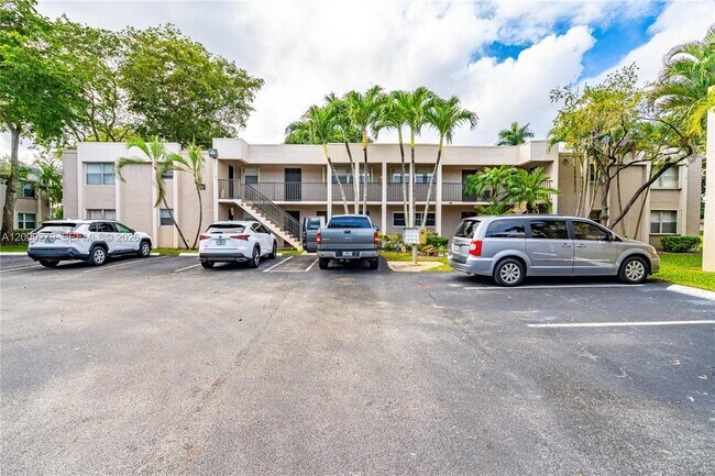 Foto del edificio - 8513 Old Country Manor