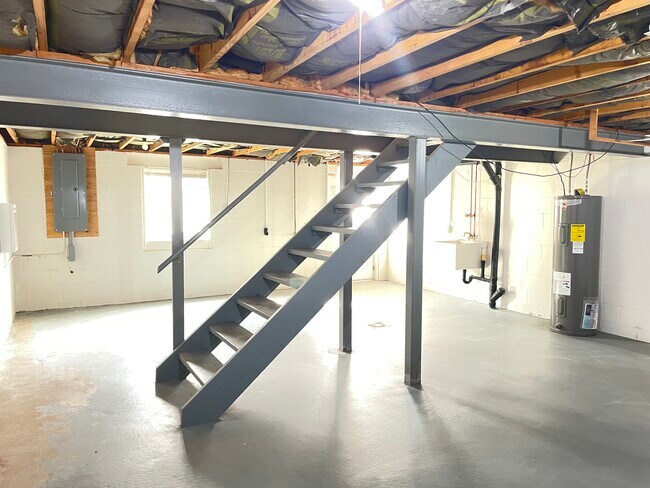 Sótano con salida al exterior - 739 E Grandview Blvd