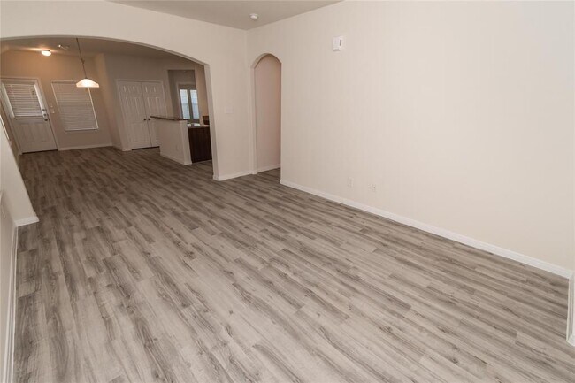 Foto del edificio - 5514 Plantation Forest Dr