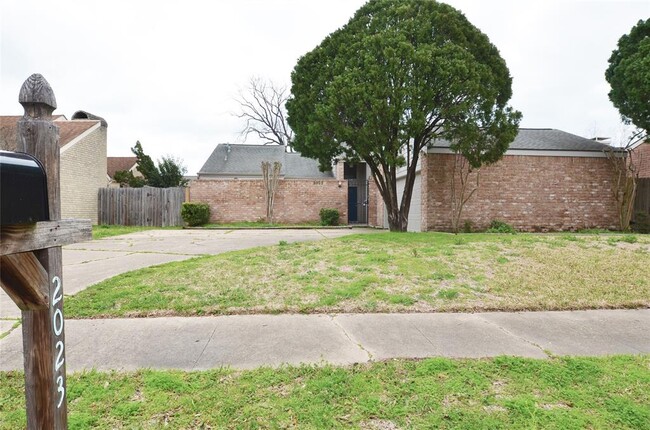 Building Photo - 2023 Woodland Springs St