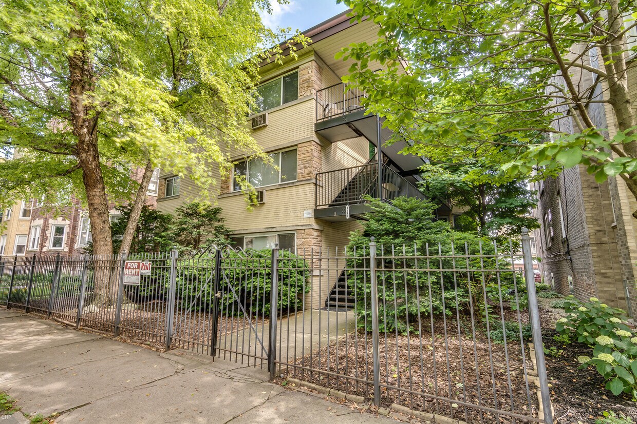 Foto principal - 2645 W Carmen Ave