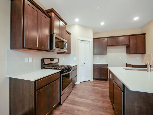 Foto del edificio - 4 Bed and 2.5 Bath Stunning Single-family ...