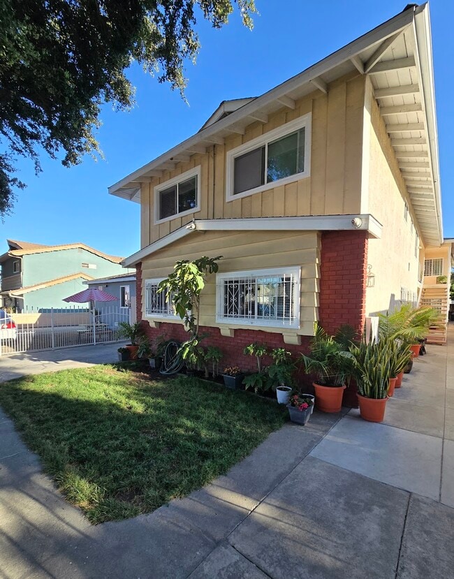 Building Photo - 2726 Orchard Pl
