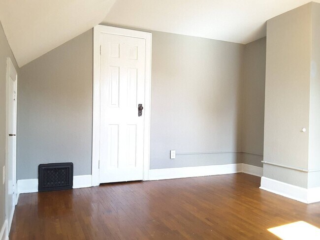 Building Photo - 3 Bedroom Home in Goshen with Unfinished B...