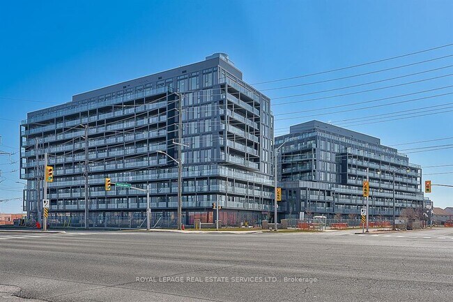 Building Photo - 510-3200 Dakota Cmn