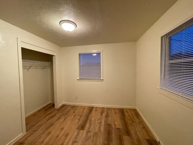 Foto del edificio - 2015 B St