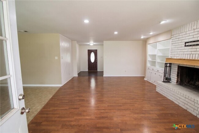 Foto del edificio - 616 Manning Dr