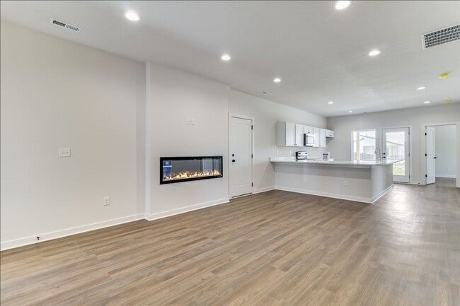 Foto del edificio - Beautiful Four Bedroom, Two Bathroom