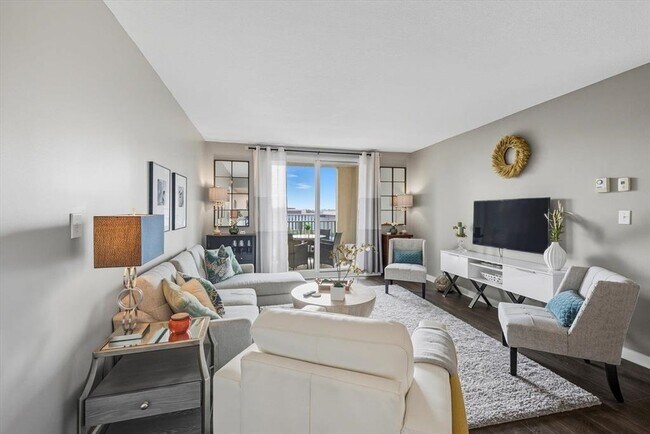 Foto del edificio - 300 S Duval St