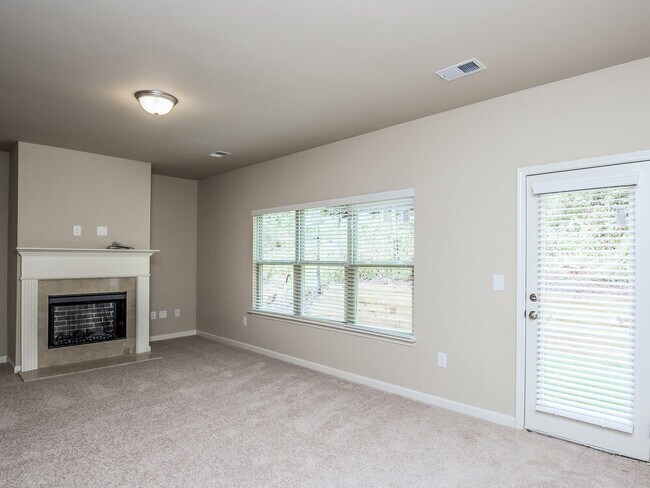 Foto del edificio - 256 Stillwood Dr