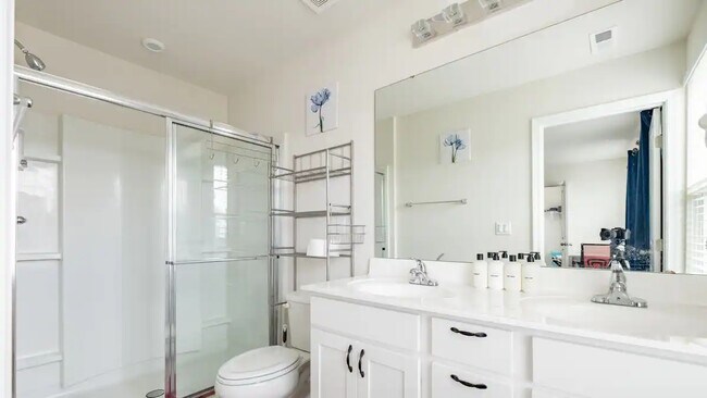 Foto del edificio - Room in House on Skipjack Ln