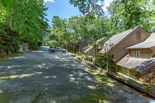 Foto del edificio - 327 Heath Dr