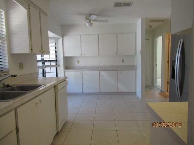 Building Photo - Beautiful 3 Bedroom Home with Huge Yard!