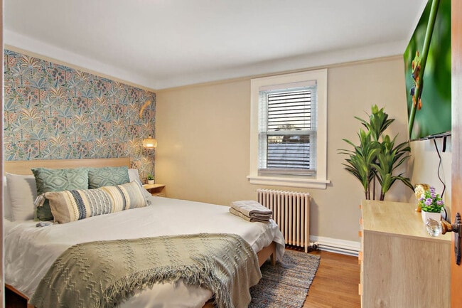 Building Photo - 3446 N Ozark Ave