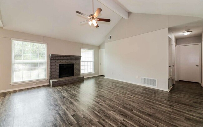 Foto del edificio - 611 Hanover Dr