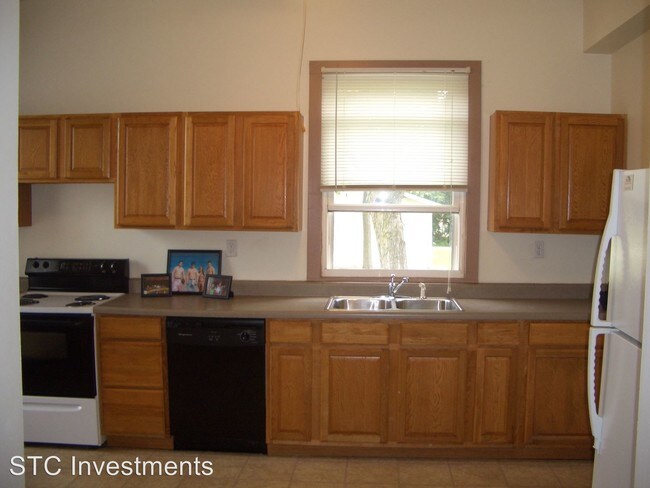 Building Photo - 4 br, 1.5 bath House - 527 N. Lafayette