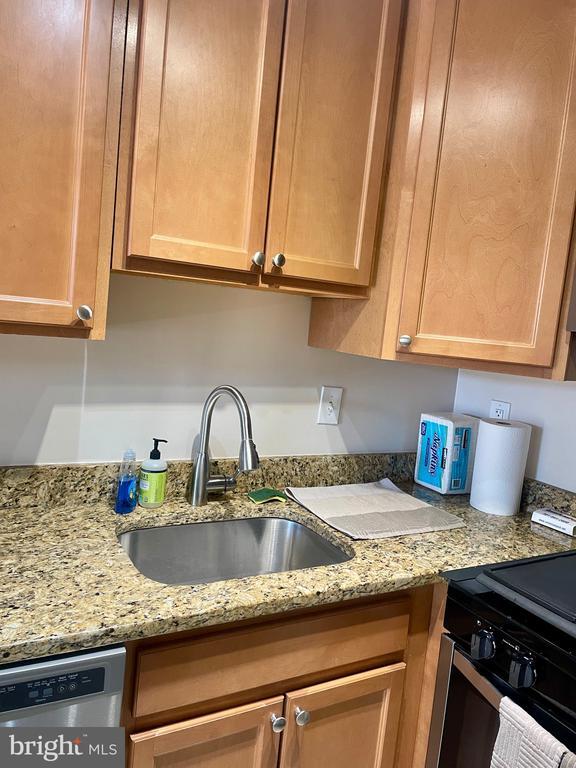 Foto del edificio - 5225 Pooks Hill Rd