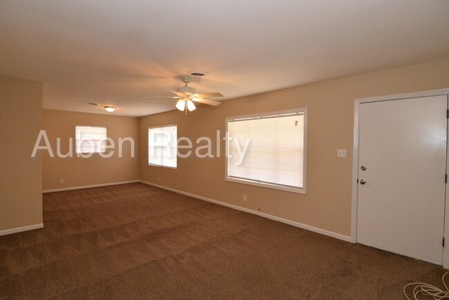 Building Photo - 3411 Covington Dr