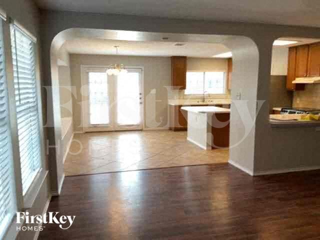 Building Photo - 2800 Chisholm Trail