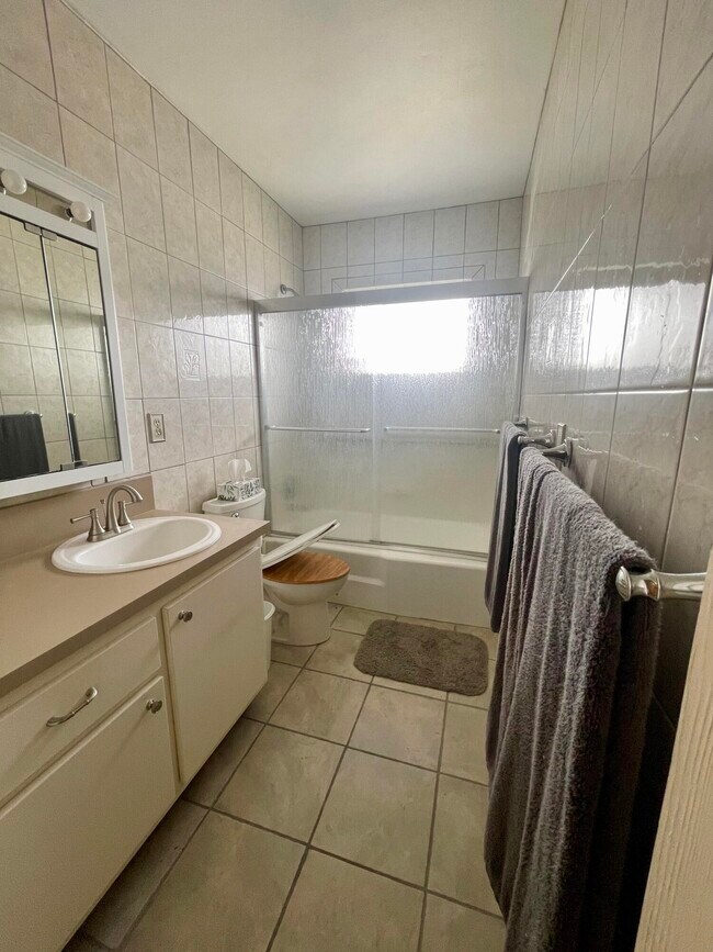 Foto del edificio - 2631 Barkley Dr W