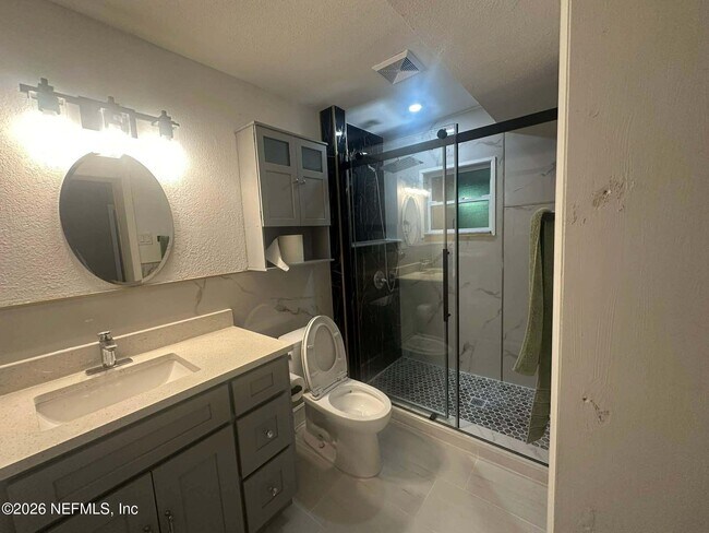 Foto del edificio - 1744 Debutante Dr