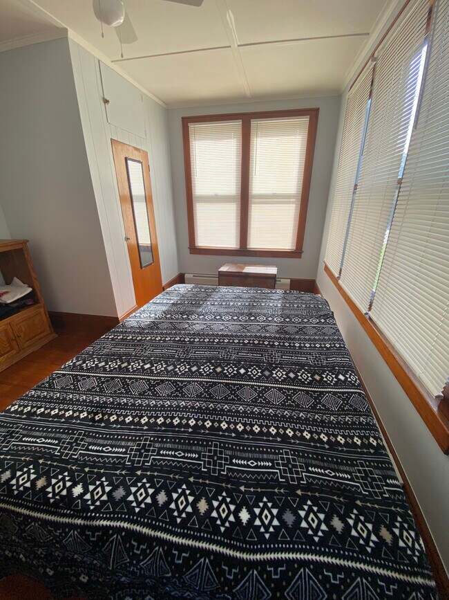 Foto del edificio - 491 Ringwood Ave