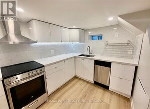 Building Photo - 10 Vimy Ave