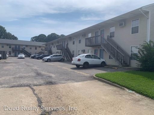 Primary Photo - 8564-8564 Chesapeake Blvd