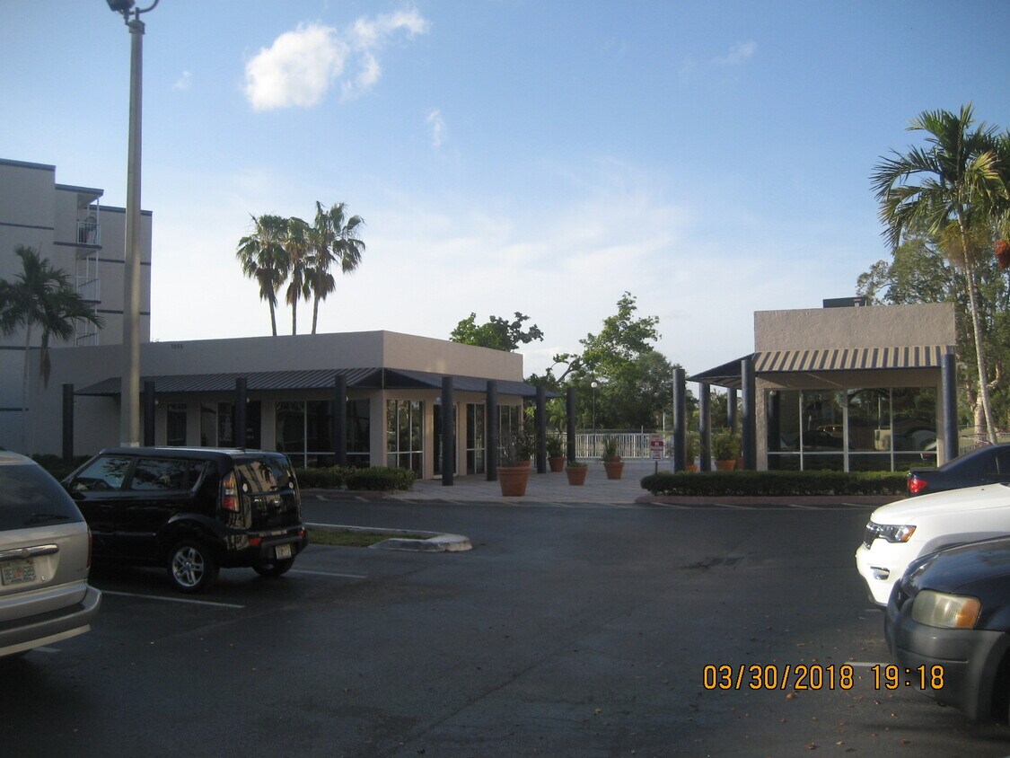 7035 NW 186th St Unit D105, Hialeah, FL 33015 Condo for Rent in