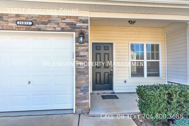 Building Photo - UNCC Area Townhome in the Villages at Back...