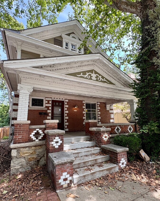 Foto principal - 3919 Clark Ave