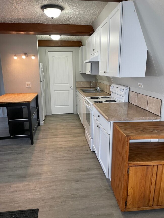 Foto del edificio - 2 bedroom, 1.5 bath 1,484 sqft