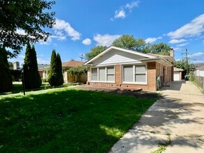 Building Photo - 3942 W Fitch Ave
