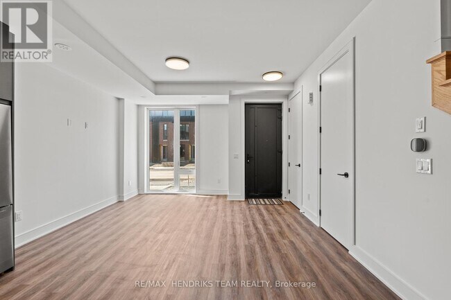 Photo du bâtiment - 160 Everett Cmn