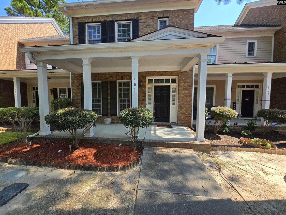 Primary Photo - 301 Long Pointe Ln
