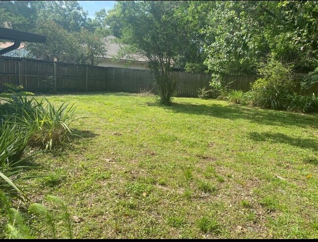 Building Photo - 10308 Hearthside Dr